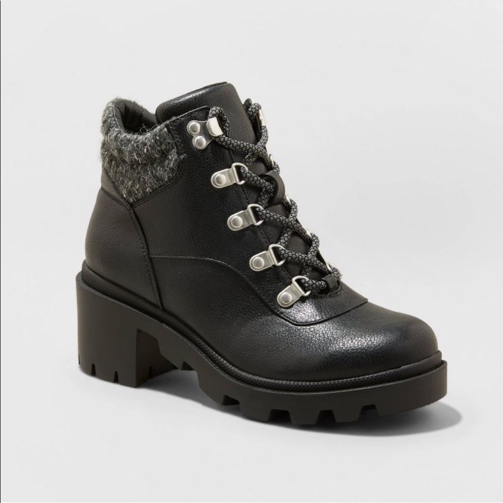 NWT Universal Thread Women’s Noelle Heeled Hiking Boots Black
